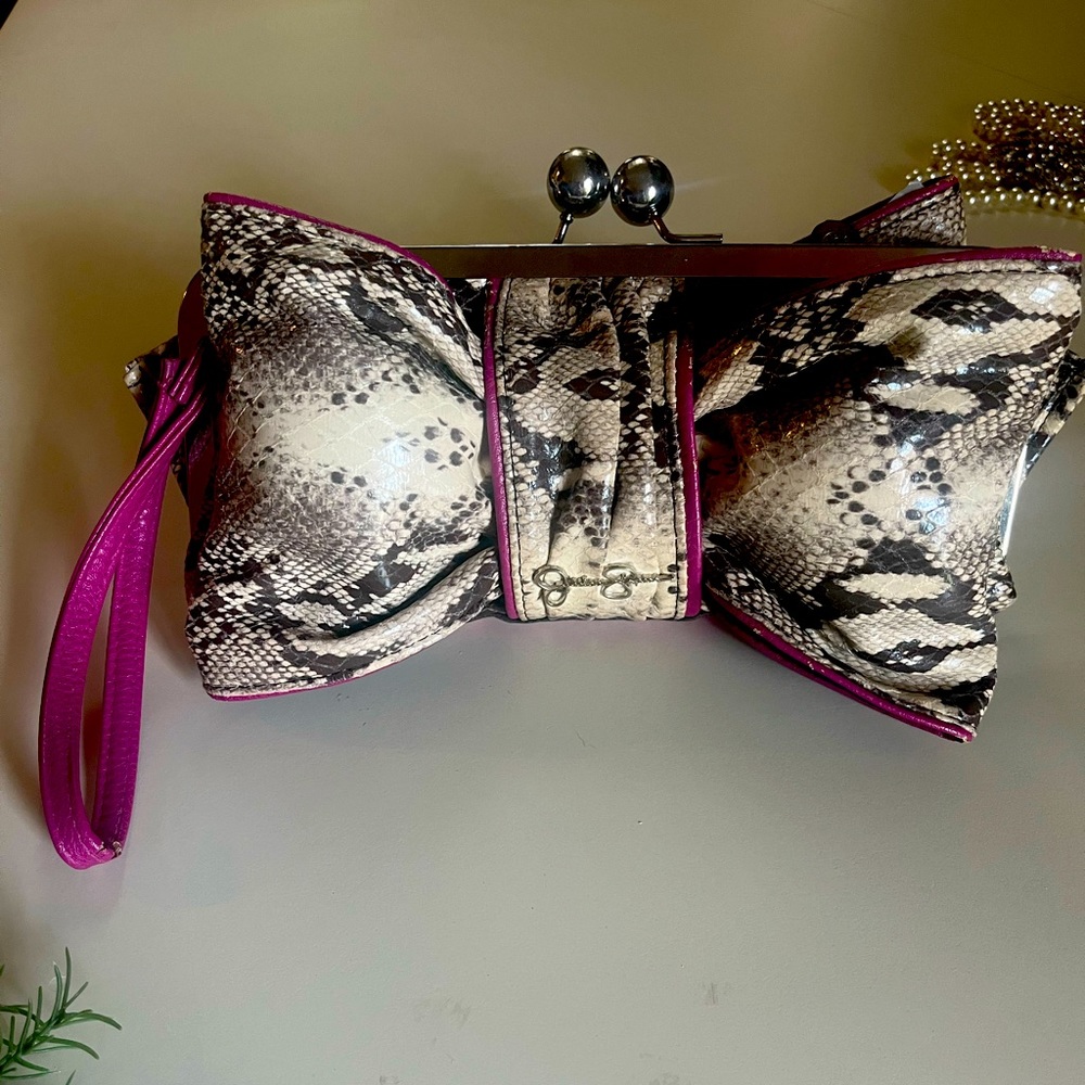 Jessica Simpson Bow clutch